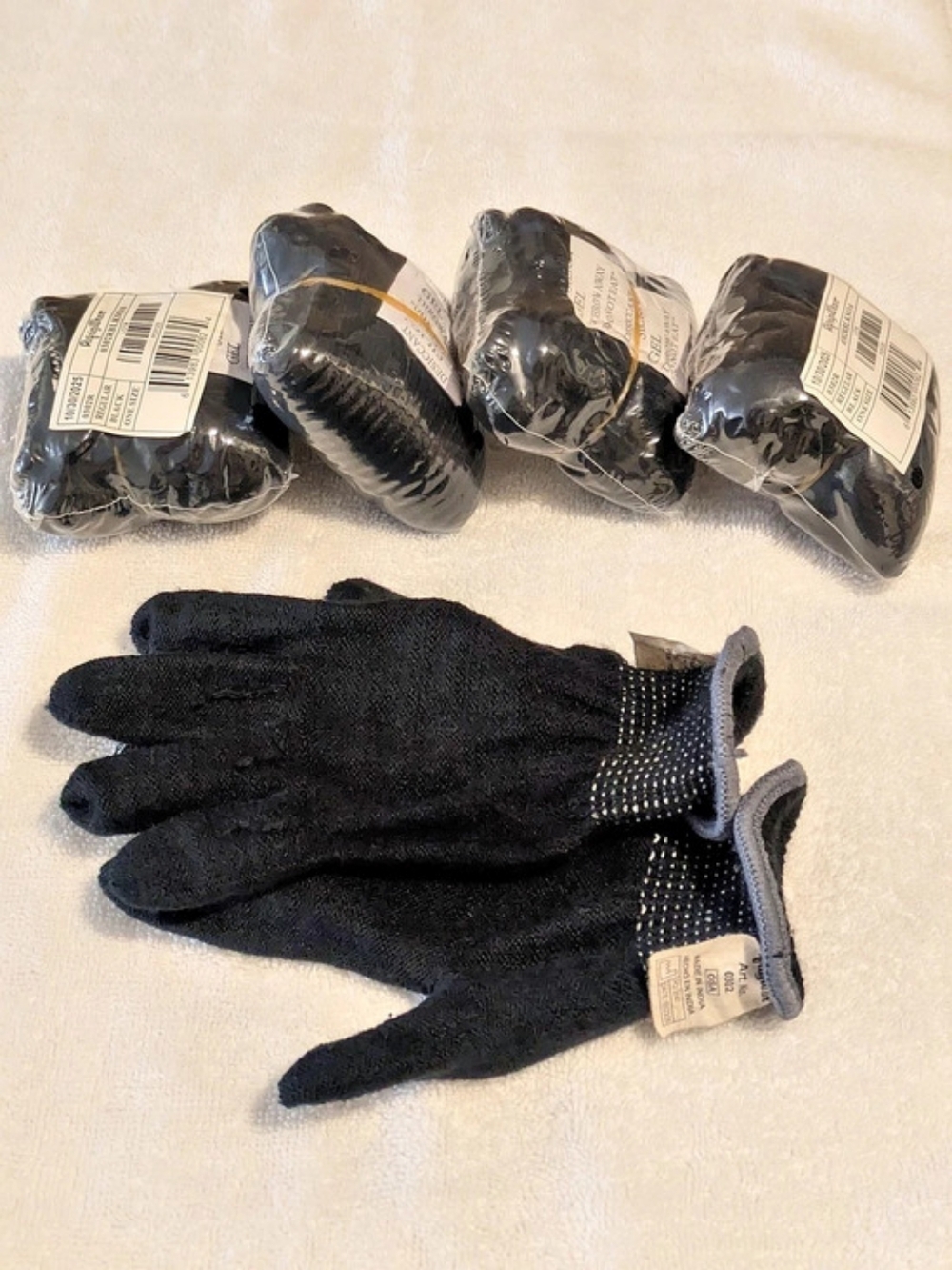 4 Pair RefrigiWear 0302R knit liner gloves, black